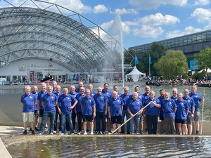 Gruppe vor Glaspalast